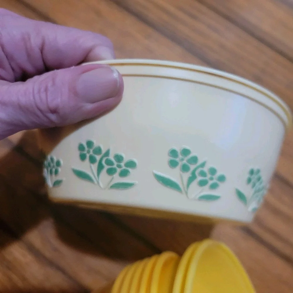 6 PLASTIC Parkay Margarine‎ Bowls W/ Raised Flower Design 16 Oz 1 White 7 Yellow